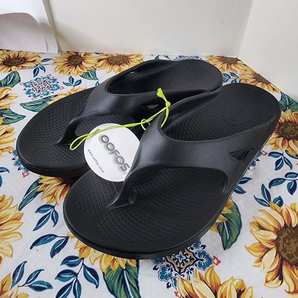 Womens Oofos Recovery Black Sandals New Size 8